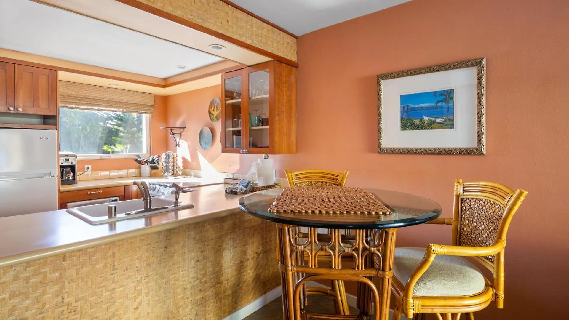 Bamboo Suite, 1 Bedroom, Sleeps 4, Pool & Bbq, Pre-Renovation Summer Sale 0*, Kihei