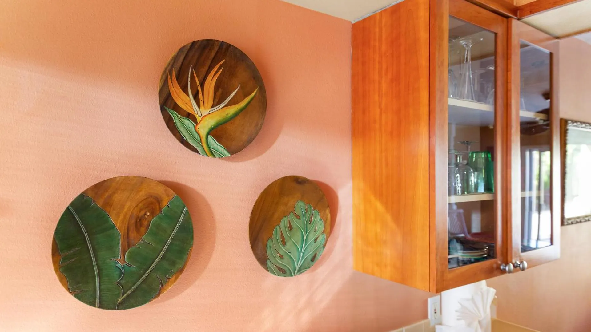 Bamboo Suite, 1 Bedroom, Sleeps 4, Pool & Bbq, Pre-Renovation Summer Sale 0*, Kihei USA