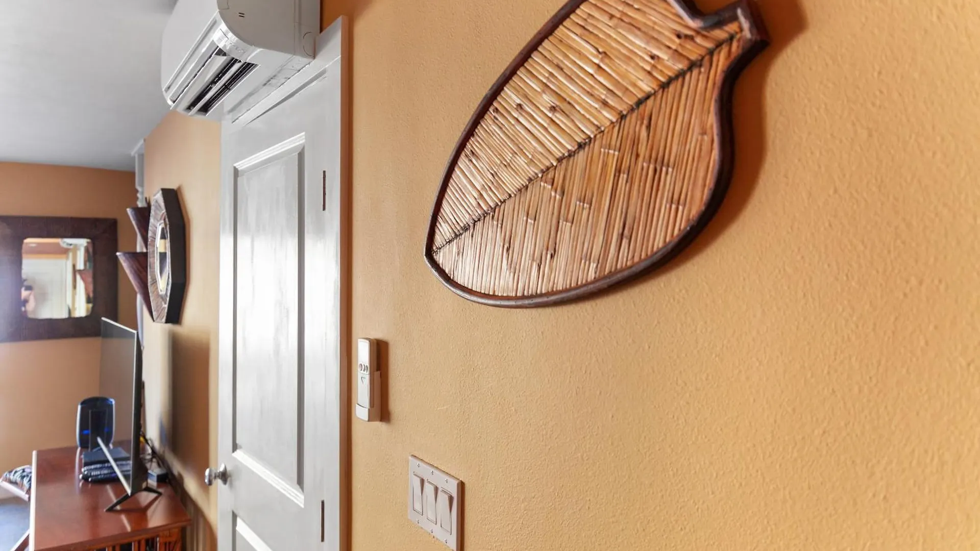 Bamboo Suite, 1 Bedroom, Sleeps 4, Pool & Bbq, Pre-Renovation Summer Sale USA