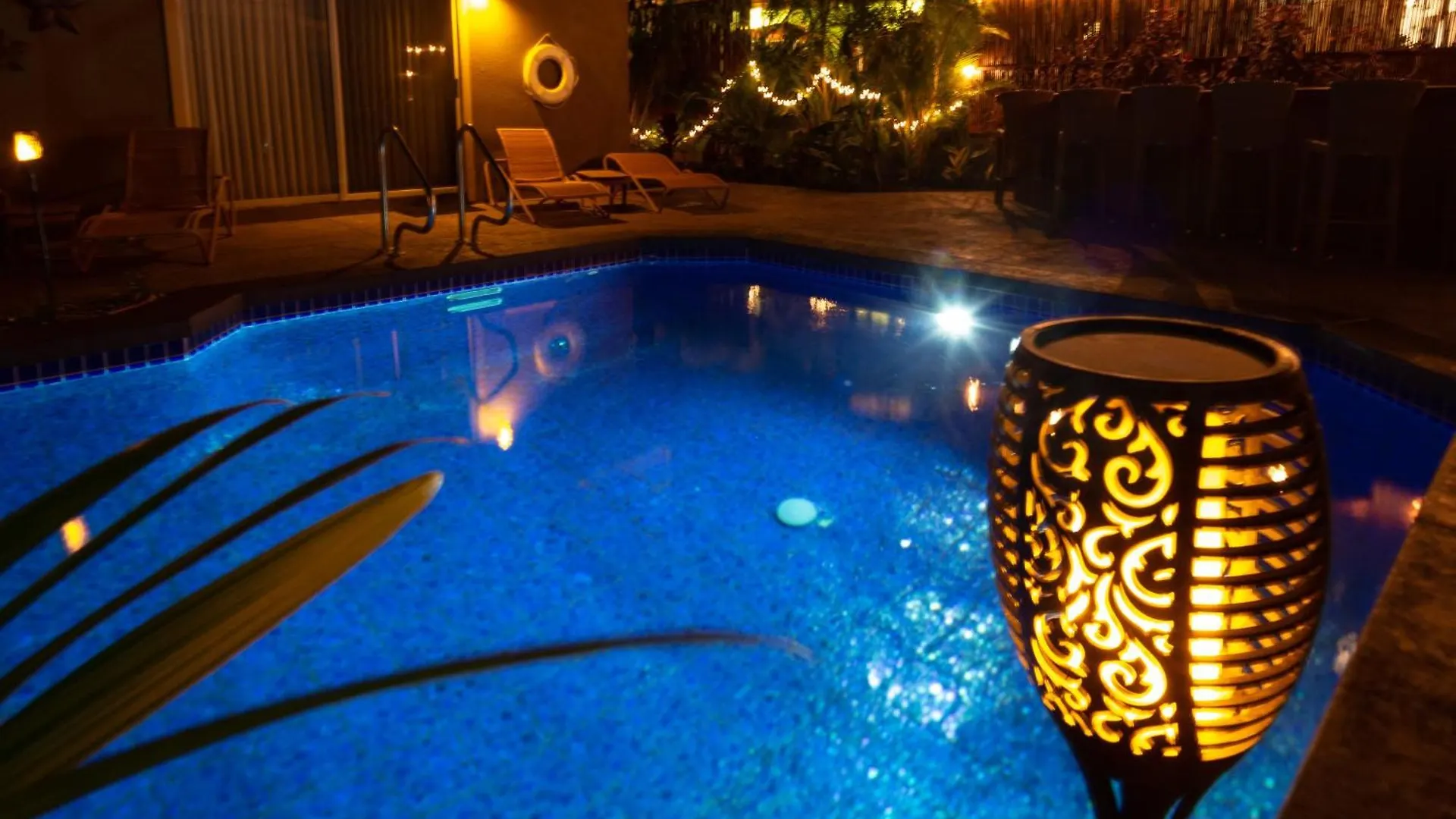Bamboo Suite, 1 Bedroom, Sleeps 4, Pool & Bbq, Pre-Renovation Summer Sale 0*, Kihei