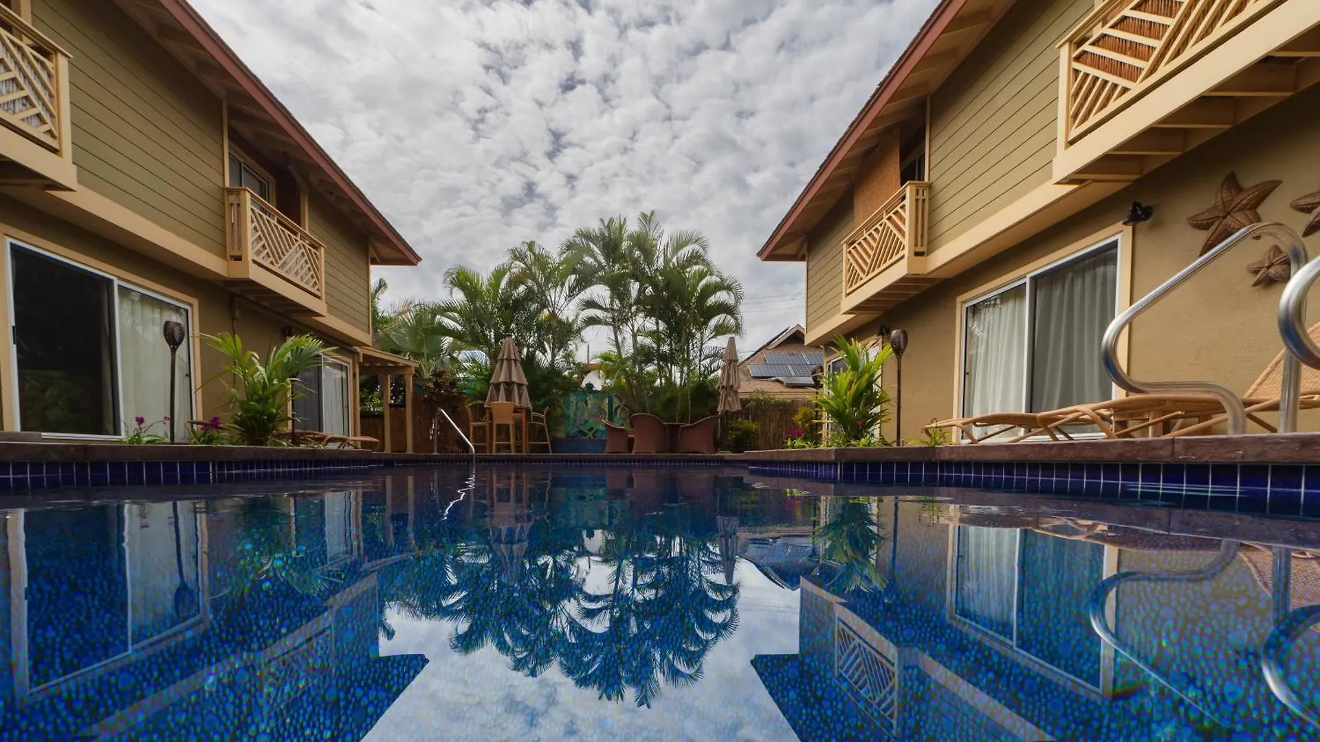 Bamboo Suite, 1 Bedroom, Sleeps 4, Pool & Bbq, Pre-Renovation Summer Sale Feriehus