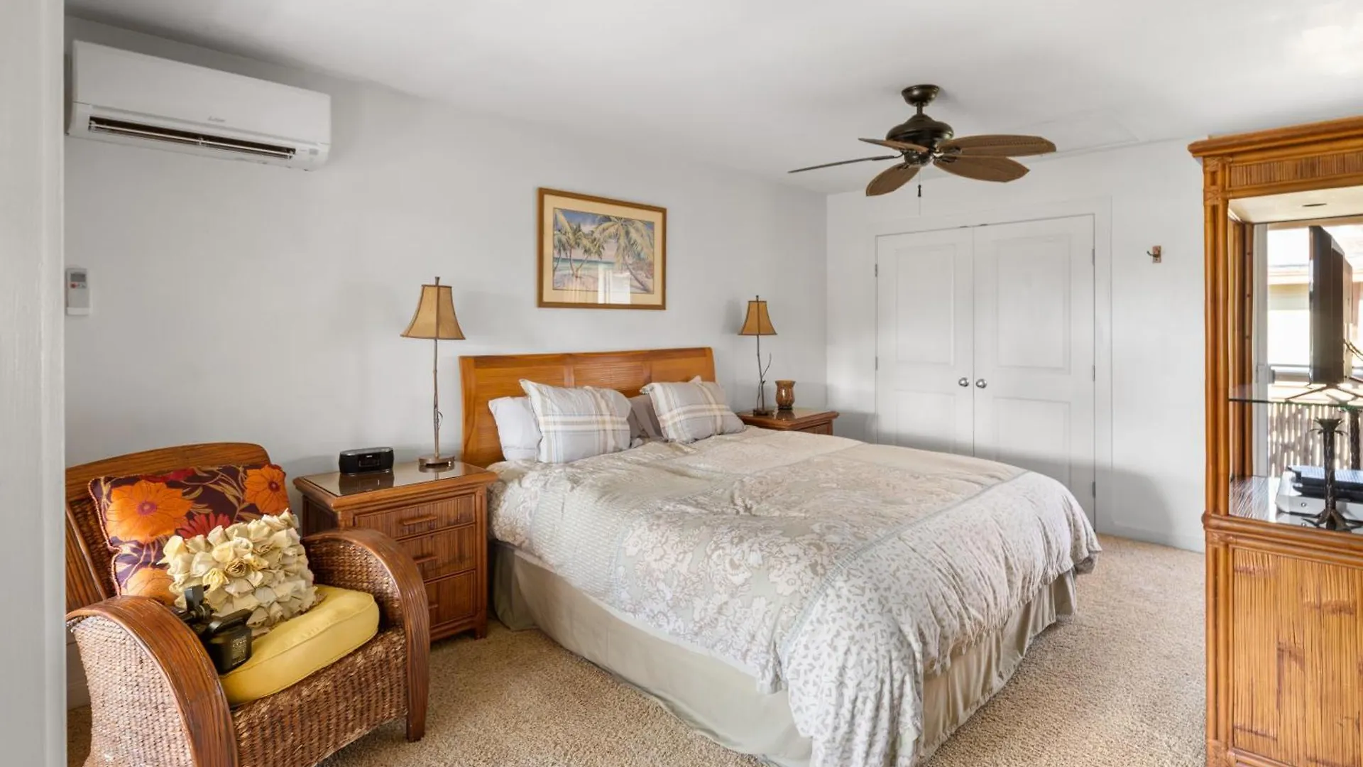 Bamboo Suite, 1 Bedroom, Sleeps 4, Pool & Bbq, Pre-Renovation Summer Sale